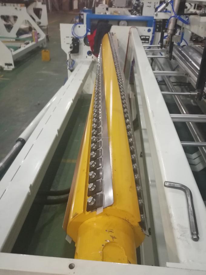 Het makkelijk te gebruiken papieren zakdoekje die van de papieren zakdoekjeproductielijn de machine van de het toiletpapierhanddoek van de machinekeuken rewinder maken