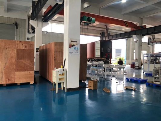 7.5KW vervoer de Machine van het Riem Gezichtsweefsel, 40 Pakken/Min Tissue Paper Production Machine
