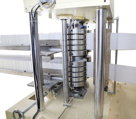 Vier Lijnen 4000 Bladen/Min Napkin Embossing Machine