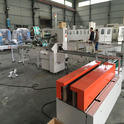 De regelbare Laminering die van de Keukenhanddoek Machine 3500mm opnieuw opwinden Broodje